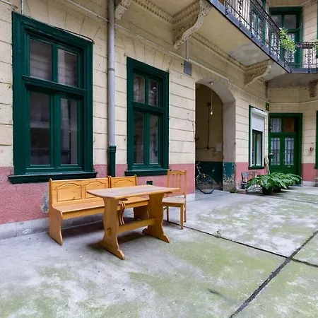 Captain's In Soho Apartman *